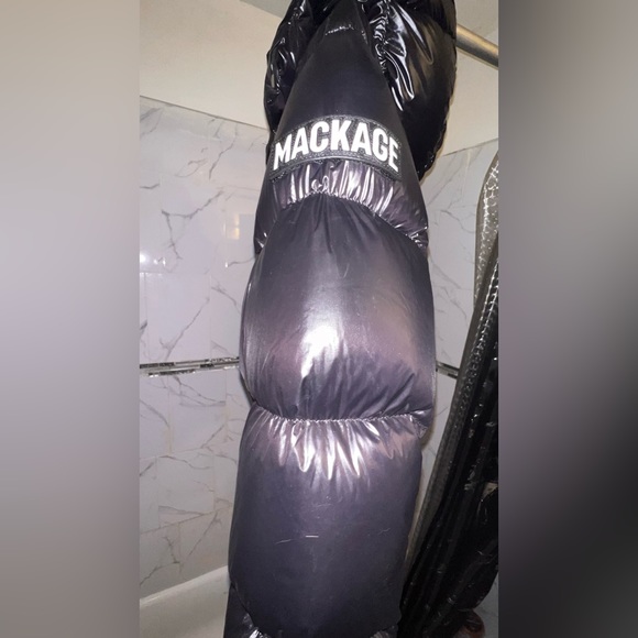 - Mackage coat with hood  for ladies. Size M.. lightly used - Picture 4 of 8